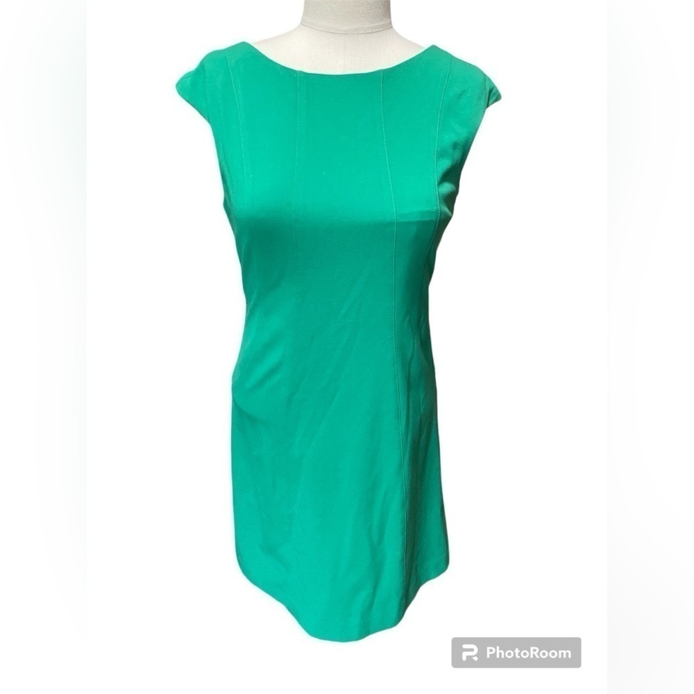 Vince Camuto Green V-neck back dress size 8